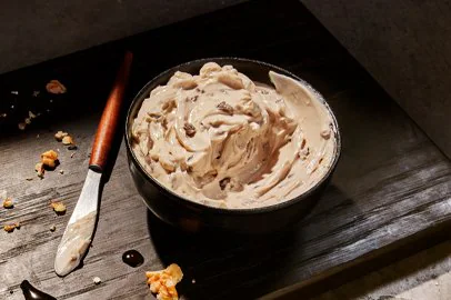 Honey Walnut Cream Cheese Spread – Tub 8 oz