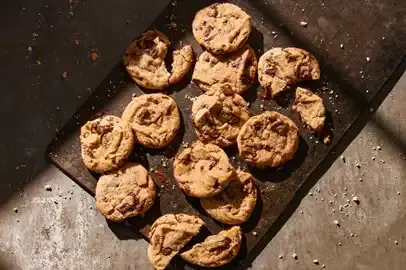 Petite Chocolate Chipper Cookies 12-Pack